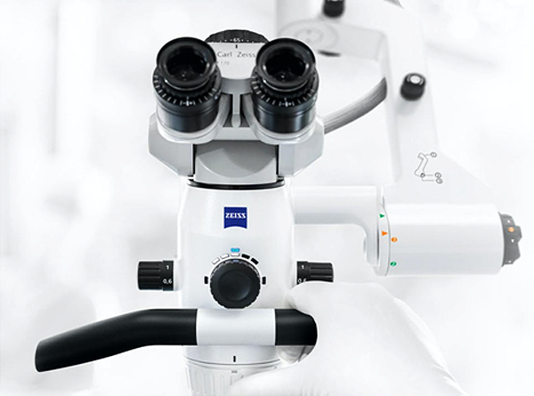 Kluczowym elementem w procesie leczenia kanałowego jest zastosowanie mikroskopów o dużej mocy.